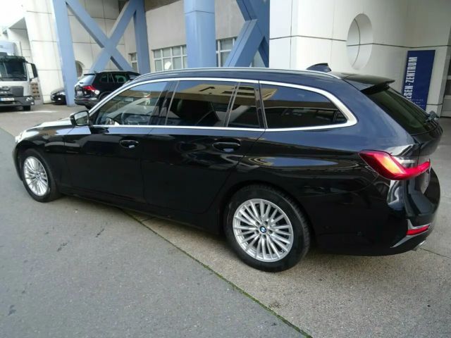 BMW 320 320d Luxury Line Touring xDrive