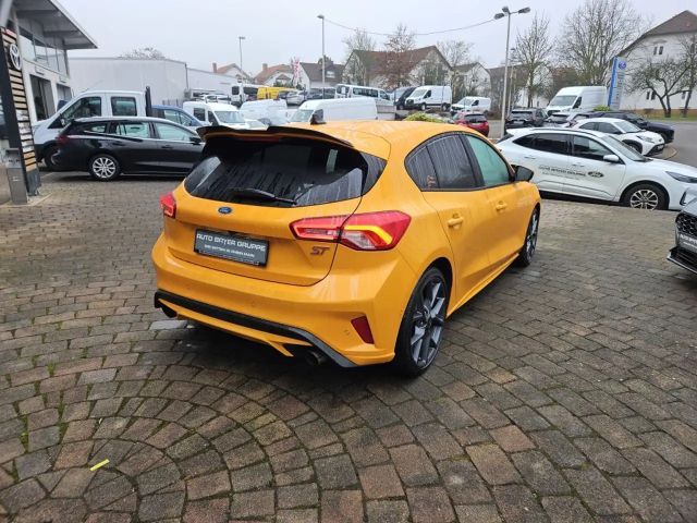 Ford Focus EcoBoost ST Line