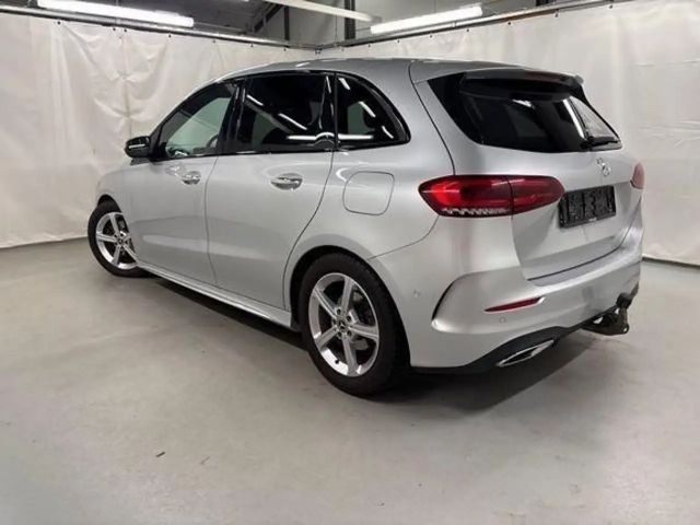 Mercedes-Benz B 200 AMG Line B 200 d