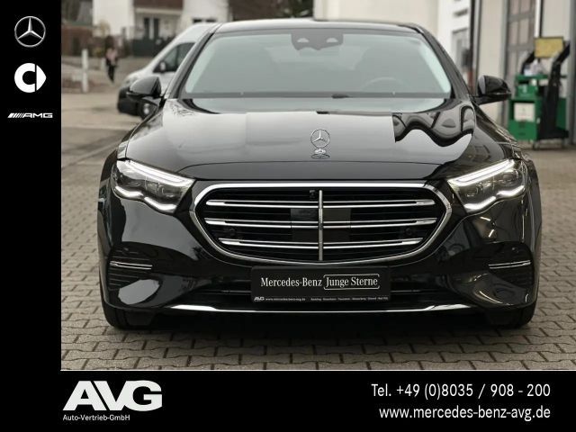 Mercedes-Benz E 200 EXCLUSIVE Premium Sedan
