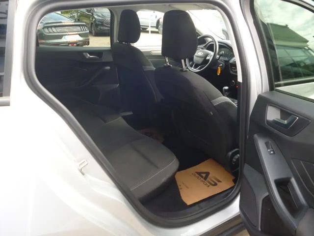 Ford Focus Cool & Connect Wagon