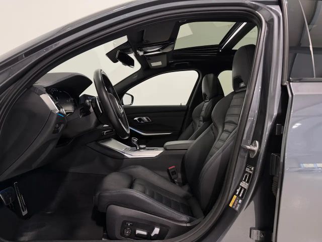 BMW 330 330e M-Sport xDrive