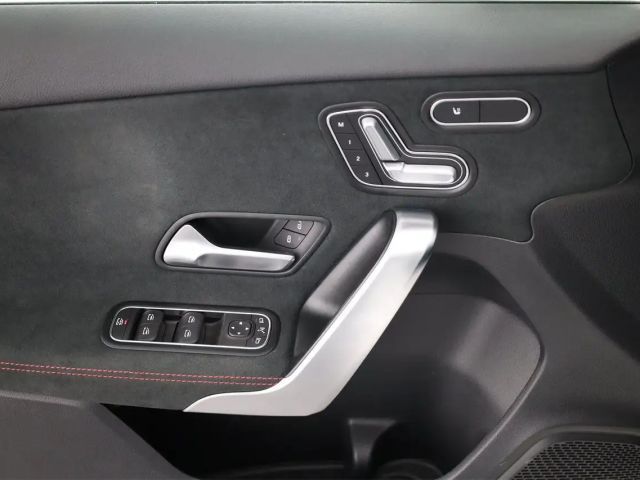 Mercedes-Benz A 180 AMG Line