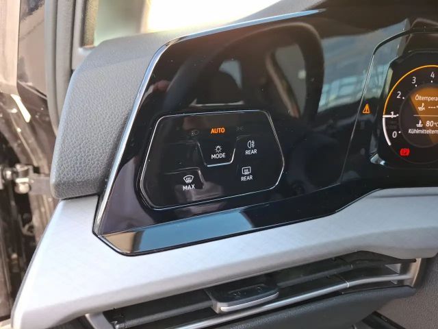 Volkswagen Golf Life Variant