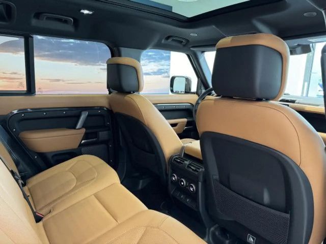 Land Rover Defender 110