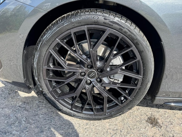 Audi A6 Avant Quattro S-Tronic