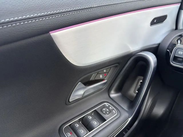 Mercedes-Benz CLA 200 CLA 200 d Sedan