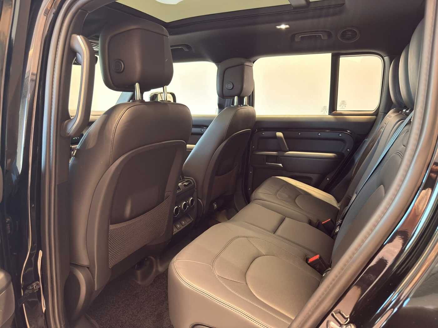 Land Rover Defender Dynamic SE