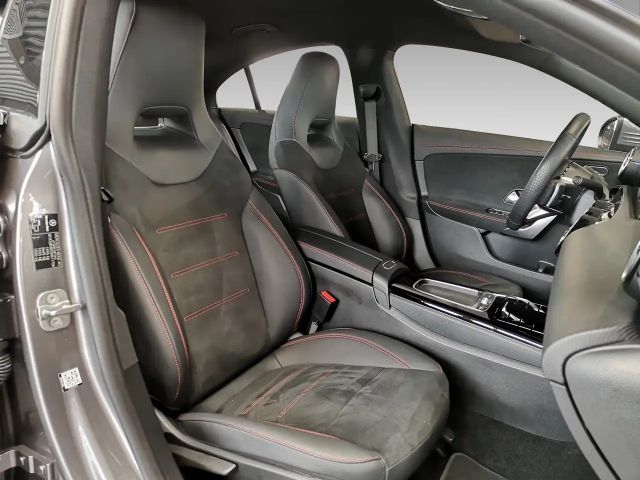 Mercedes-Benz CLA 200 AMG Line Coupé