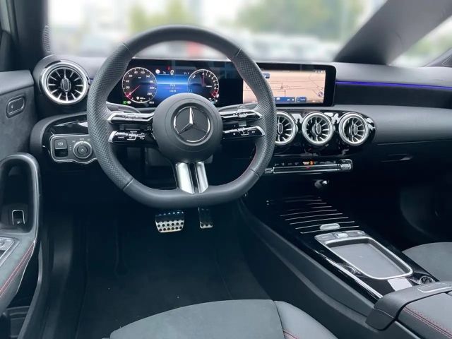 Mercedes-Benz A 250 A 250 e AMG Line