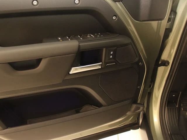 Land Rover Defender 110 D300 Dynamic SE