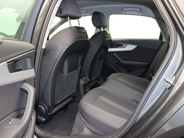 Audi A4 40 TDI S-Line Sedan