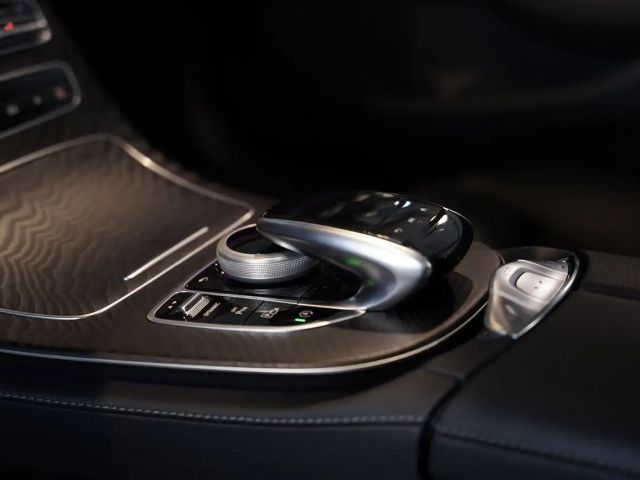 Mercedes-Benz E 220 AMG Line Cabriolet E 220 d