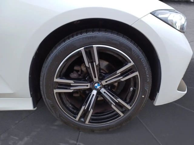 BMW 318 318i M-Sport Sedan