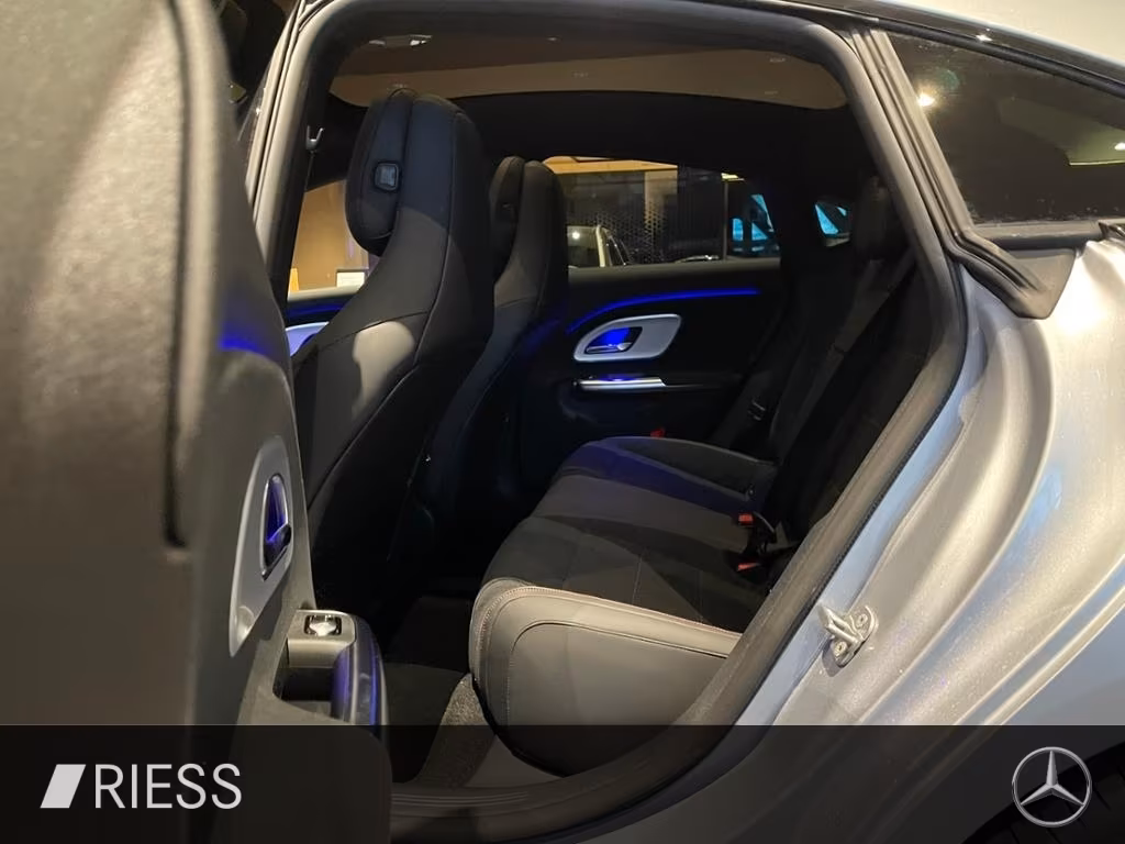 Mercedes-Benz CLA 200 AMG Line