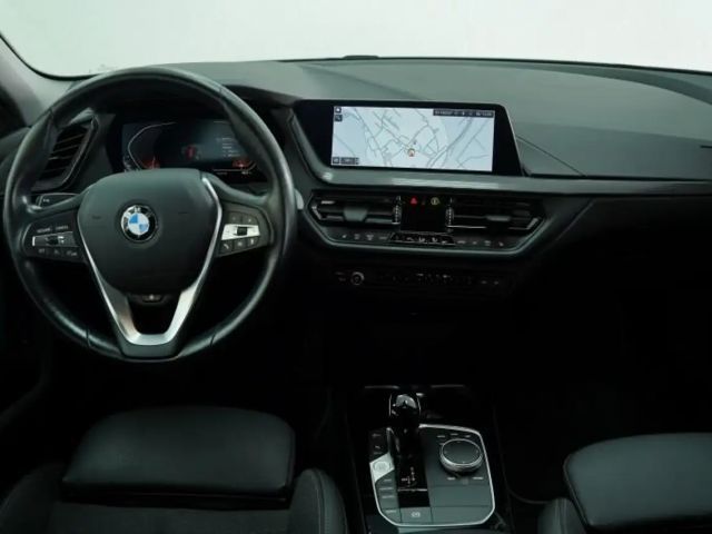 BMW 118 118d 5-deurs Sedan Sport Line