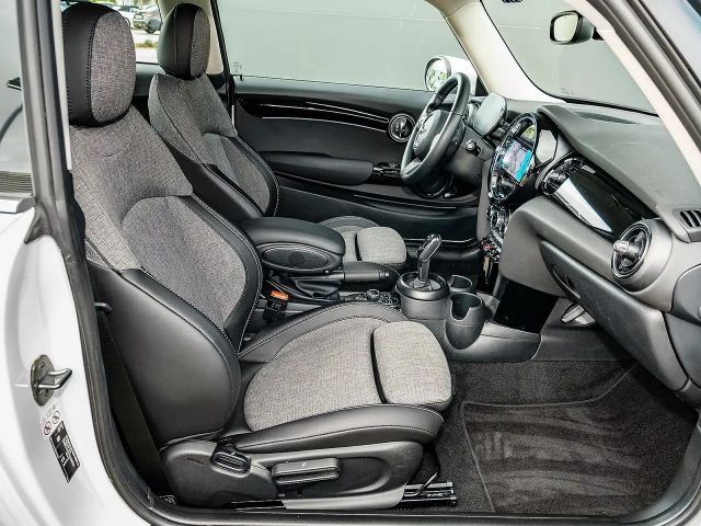 MINI Cooper 3-Tür. Aut Sportsitz Kamera DAB Navi 1VB