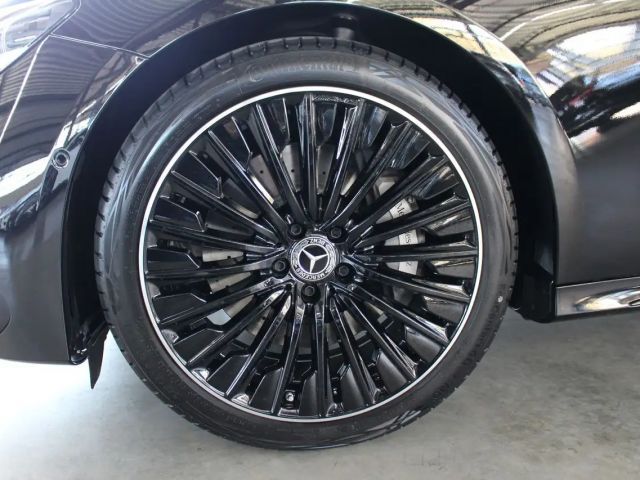 Mercedes-Benz E 200 AMG Line Sedan