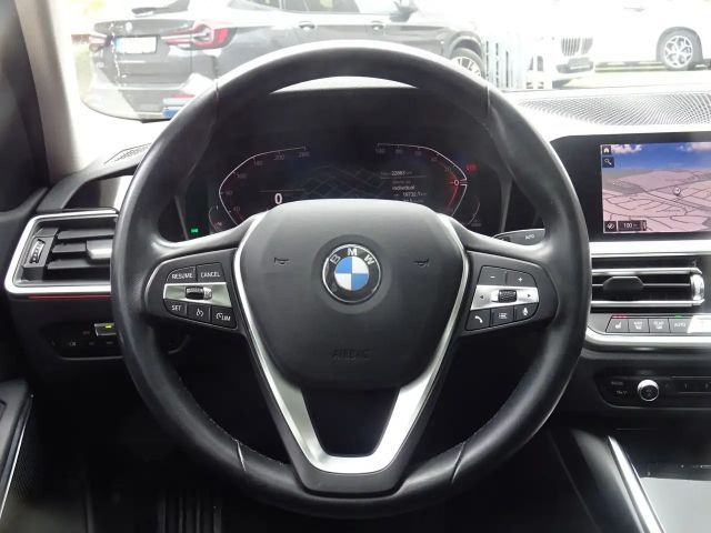 BMW 320 320i Sedan Sport Line