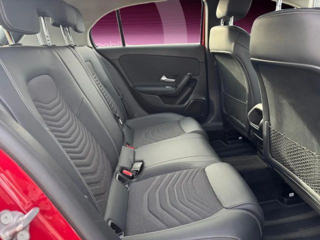 Mercedes-Benz A 180 A 180 d