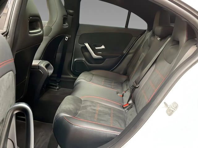 Mercedes-Benz CLA 200 AMG Line Coupé