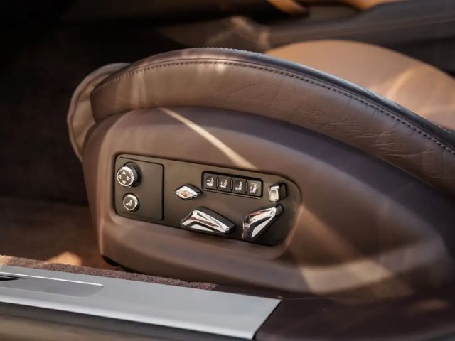 Bentley Flying Spur V8