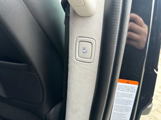 Hyundai Staria Signature