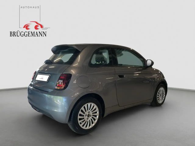 Fiat 500e Action
