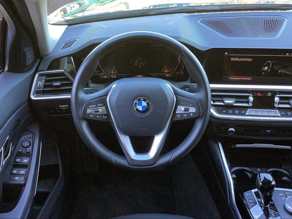 BMW 320 320i Sedan Sport Line