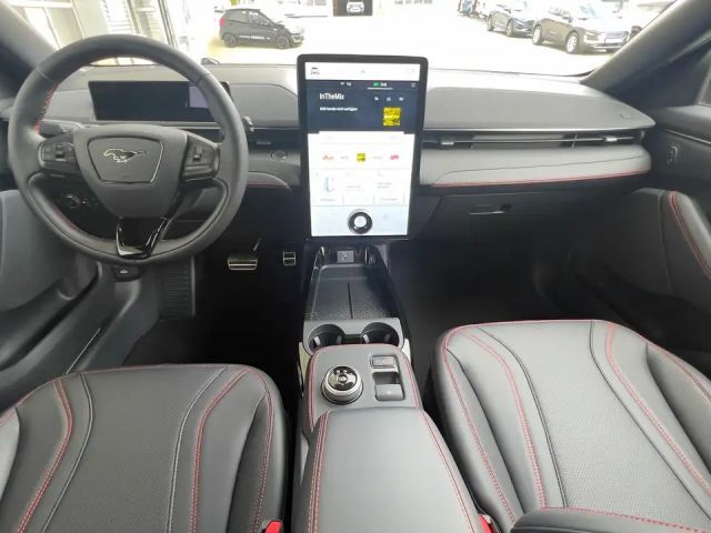 Ford Mustang Mach-E AWD Standard range