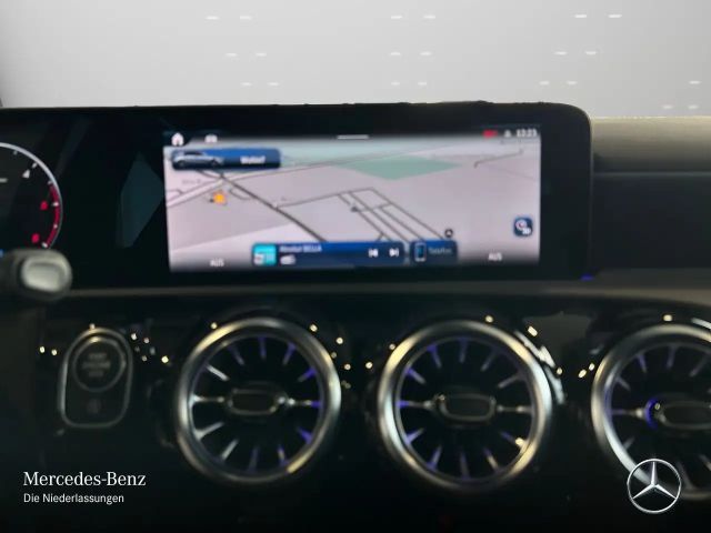 Mercedes-Benz A 220 A 220 d AMG Line