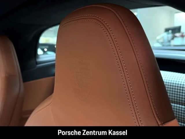 Porsche 992 4 Coupé Targa