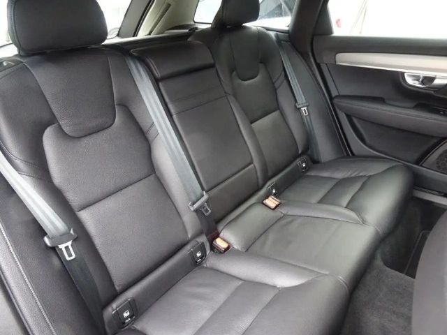 Volvo V90 Momentum