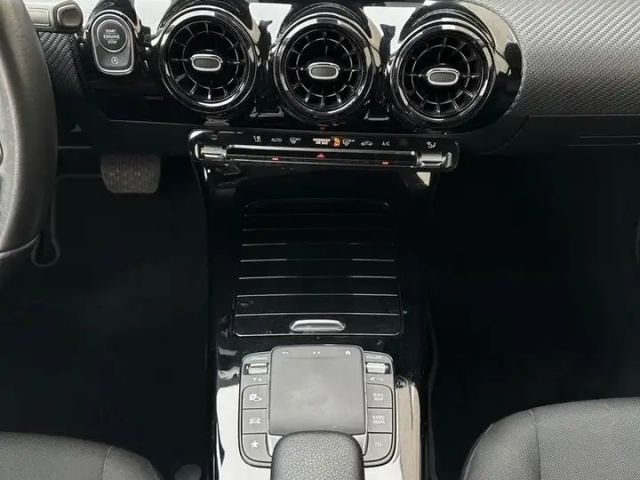 Mercedes-Benz A 180 A 180 d