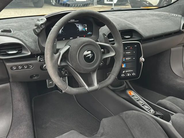 McLaren Artura Spider