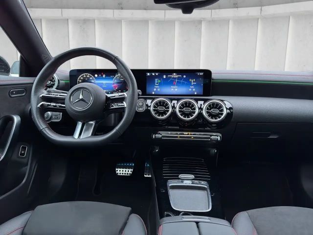 Mercedes-Benz CLA 200 AMG Line Coupé