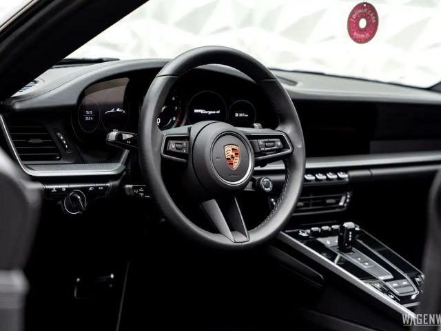 Porsche 992 4 Cabrio Targa