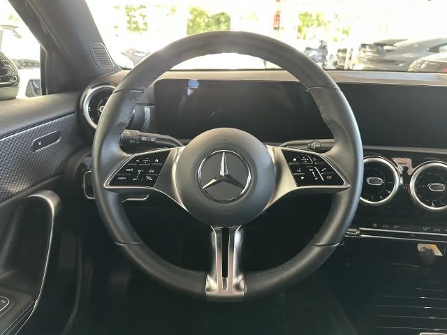 Mercedes-Benz A 180 *KAMERA*NAVi*LED*LEDER*SiTZHG*DAB*