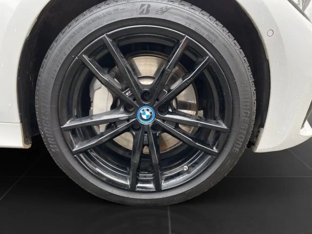 BMW 330 330e M-Sport Touring xDrive