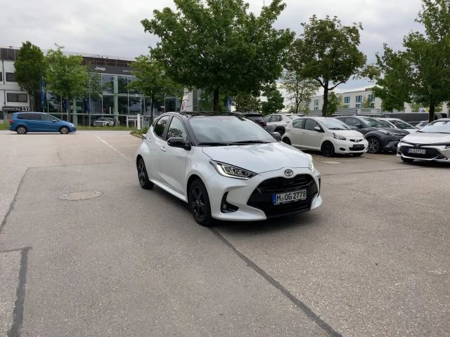 Toyota Yaris 1.5 HSD 116 PS B&W **Sondermodell**