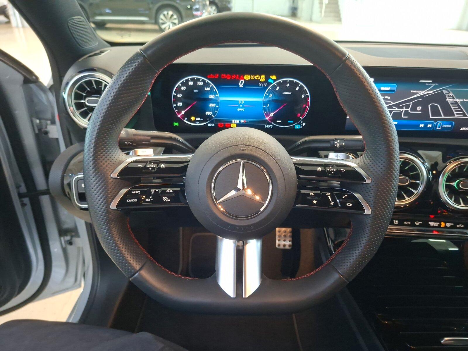 Mercedes-Benz A 250 4MATIC AMG Line