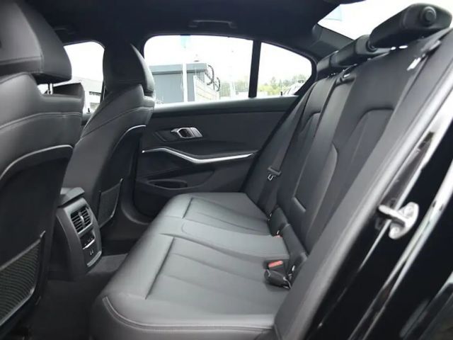 BMW 330 330e Sedan Sport Line