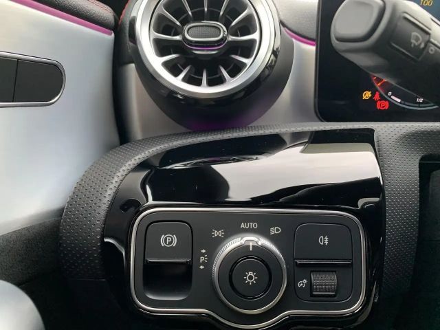 Mercedes-Benz CLA 200 AMG Line Sedan