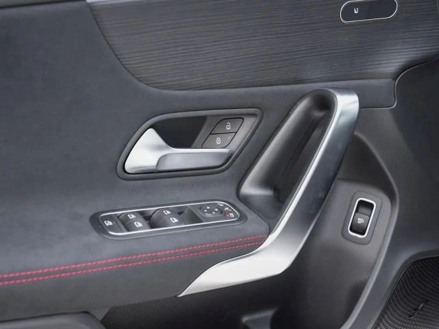 Mercedes-Benz A 180 AMG Line