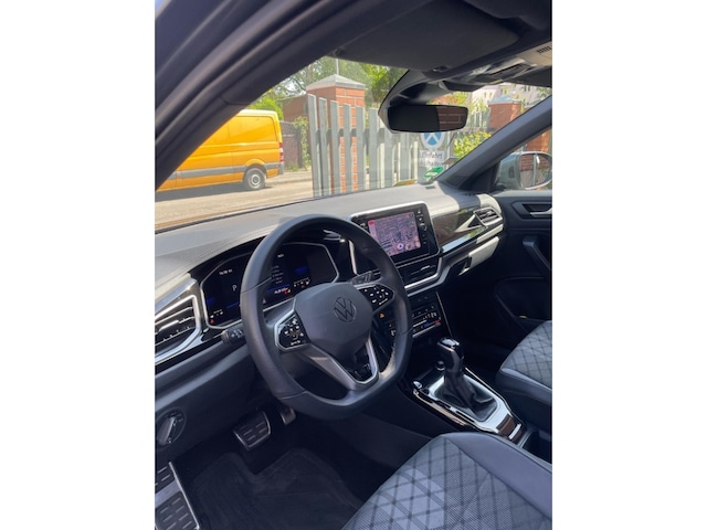 Volkswagen T-Roc 1.5 TSI R-Line Sportpaket StandHZG Navi Digitales Cockpit LED Blendfreies Fernl.