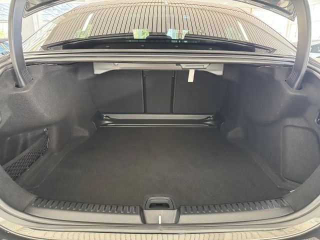 Mercedes-Benz E 220 AMG Line E 220 d Sedan