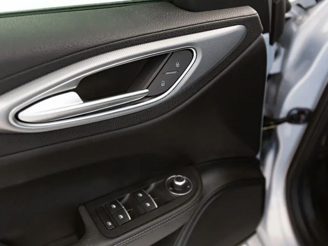 Alfa Romeo Giulia AT8 Q4