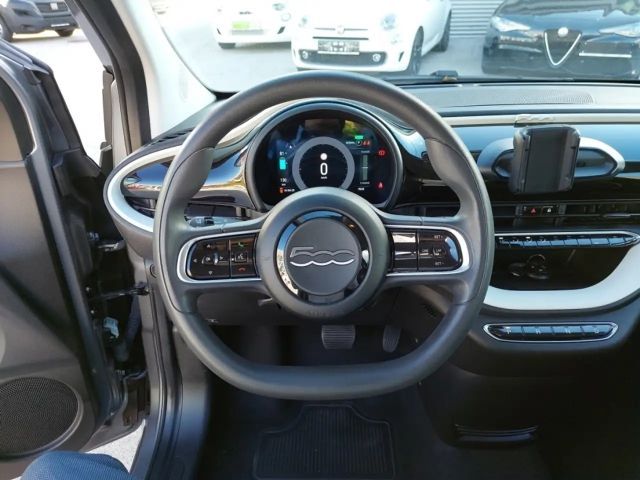 Fiat 500e Action
