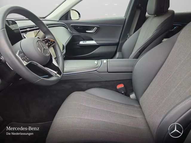 Mercedes-Benz E 200 AVANTGARDE Sedan