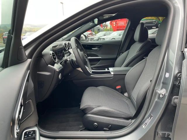 Mercedes-Benz C 180 AVANTGARDE Sedan